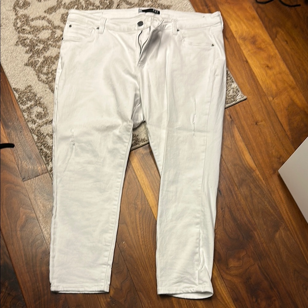 White Slim Fit Jeans for Effortless Style
